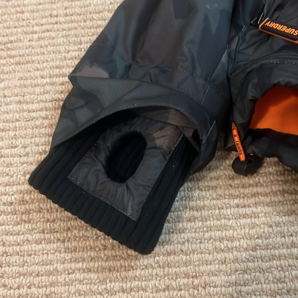 Superdry Men’s camouflage print windbreakers - Picture 7 of 8